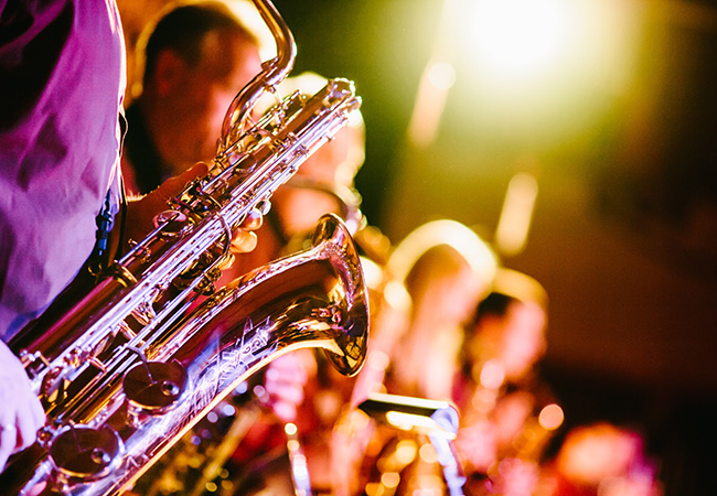 Jazz music, saxophones