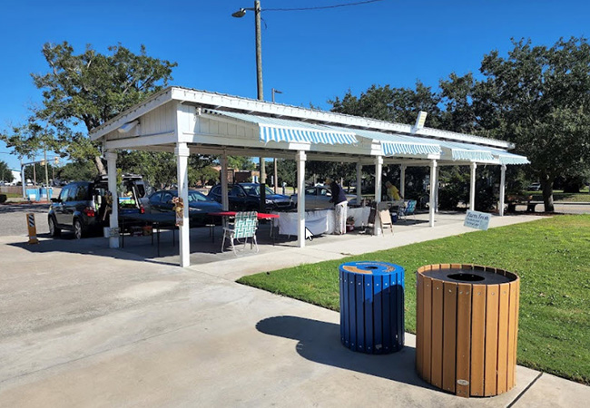 Myrtle's Market produce stand