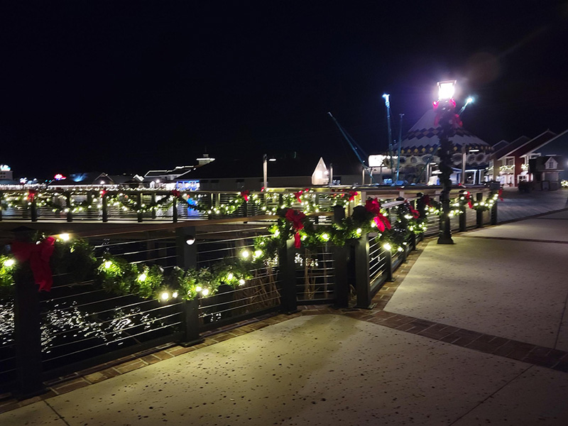 Lights along the walkway at Barefoot Landing