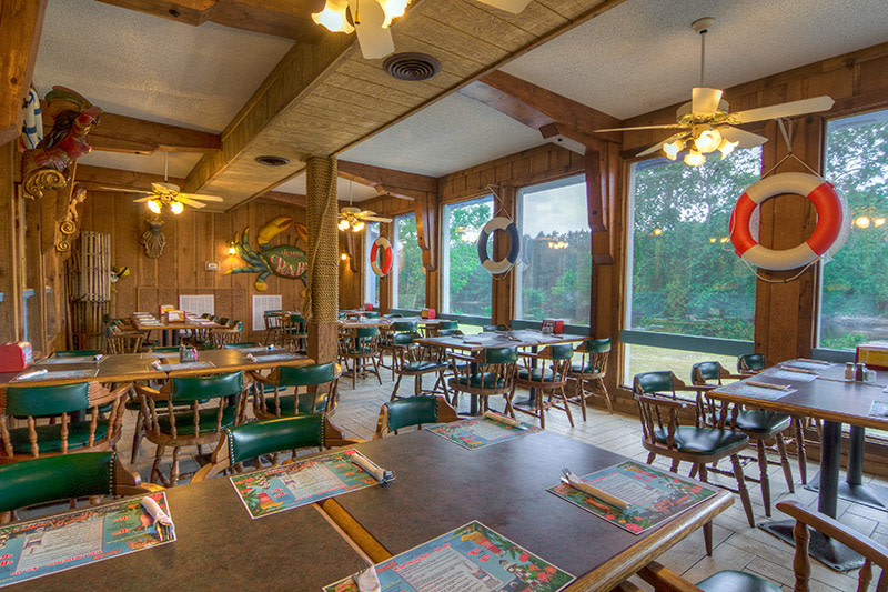 Giant Crab dining room