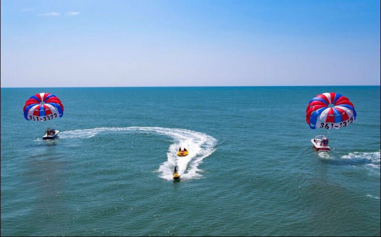 Parasilaing and Banana Boats