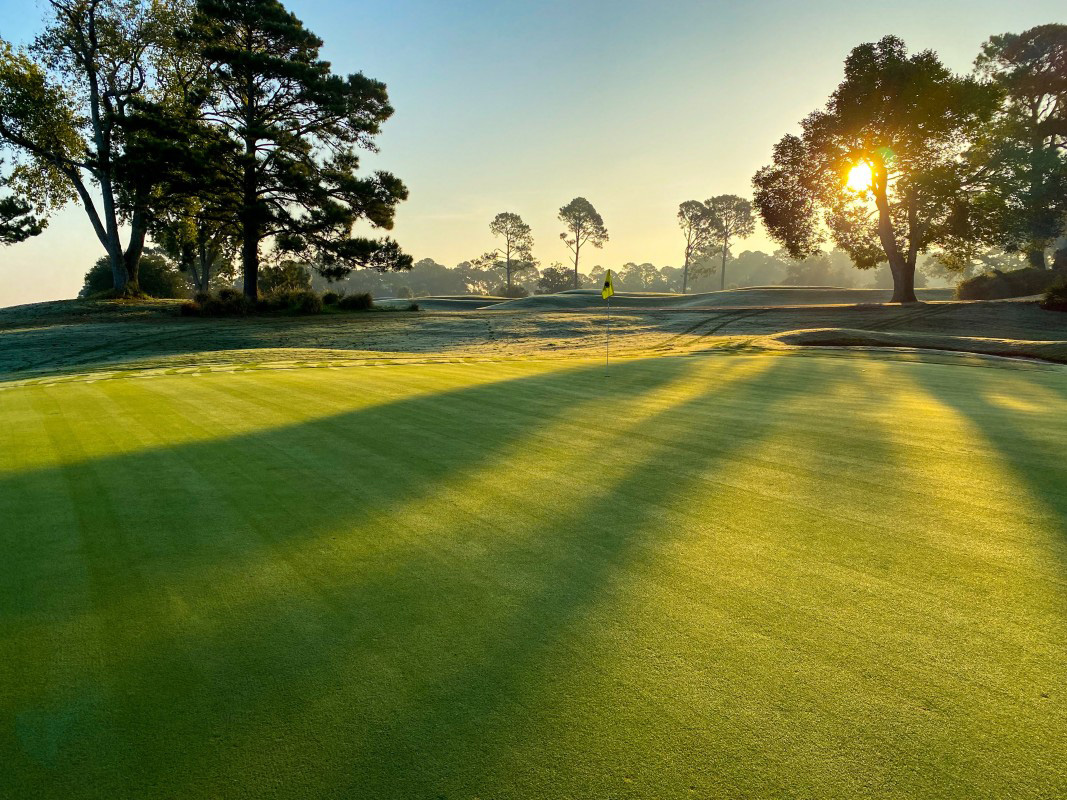All Inclusive Package with Range Balls, Lunch, and 2 Beverages at 21 Courses! Photo