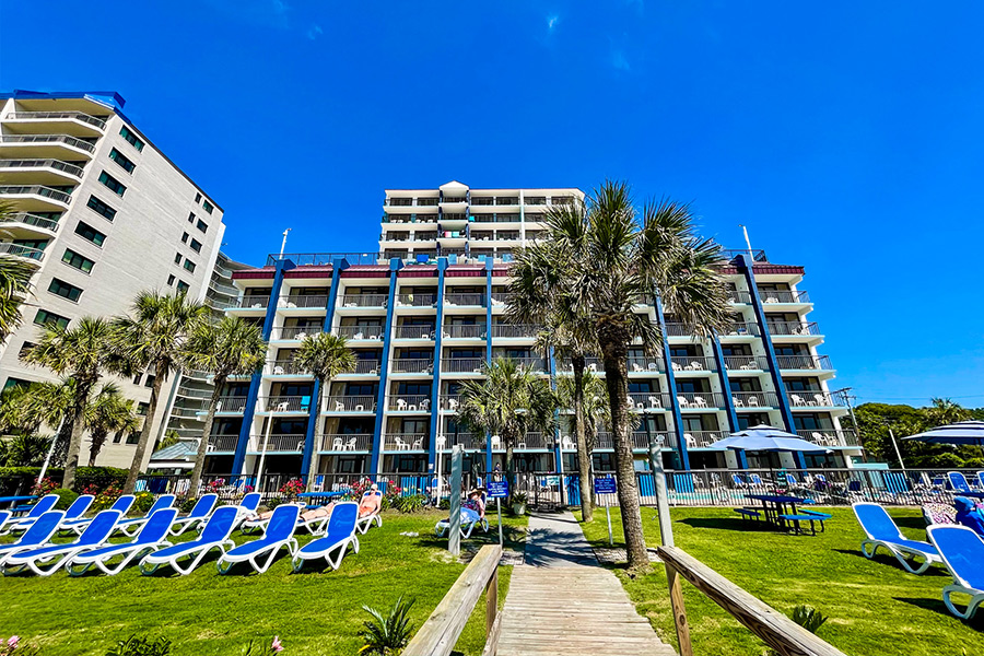 Over 25% OFF + Daily Breakfast for Two at Grande Shores! Photo