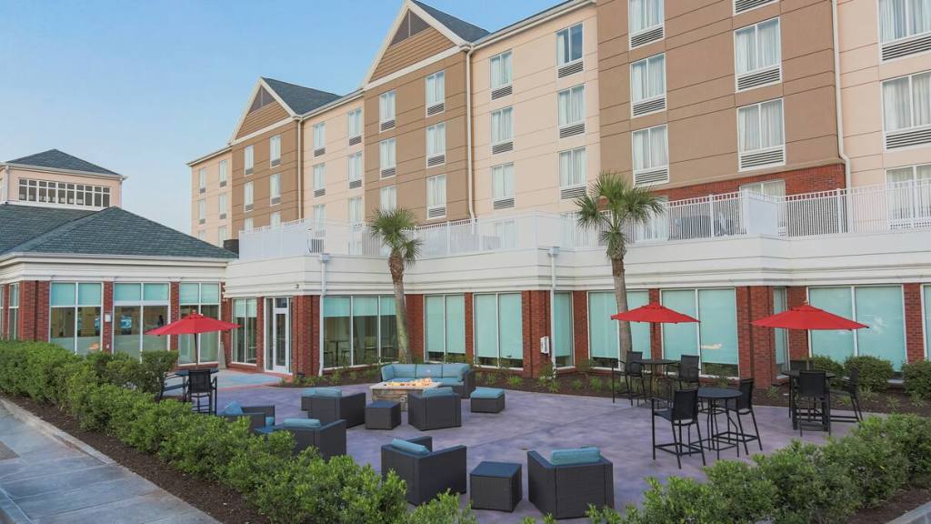 Hilton Garden Inn Patio