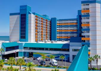 Landmark Resort: Free Fall Night! Photo
