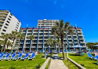 Over 25% OFF + Daily Breakfast for Two at Grande Shores! Photo