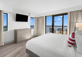 Compass Cove - Mariner Building - Oceanfront Deluxe Two Bedroom Condo - Bedroom Photo 5