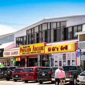 Garden City Pavilion Arcade and Gigi's Grill exterior