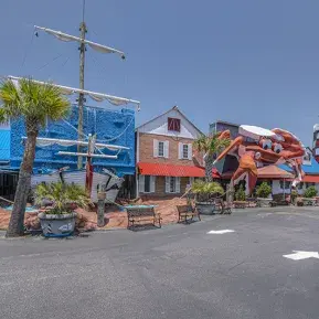 Giant Crab Seafood Restaurant Photo