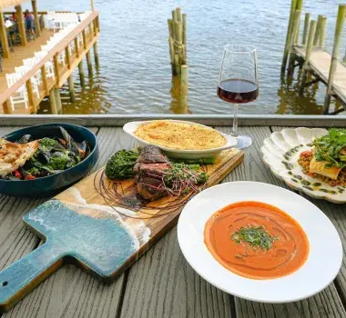 Mako's Marina Bar &amp; Grill Little River