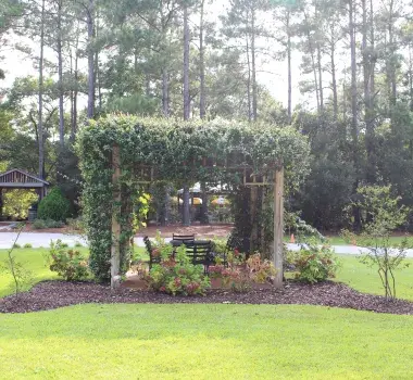 La Belle Amie wine tasting outdoor seating area