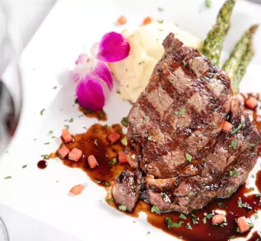 Heirloom-Bistro-steak-dinner_76C1A98C-5056-A36A-0BC9358EFFCC2636-76c1a79c5056a36_76c1b5a0-5056-a36a-0b19272d69698044.jpg