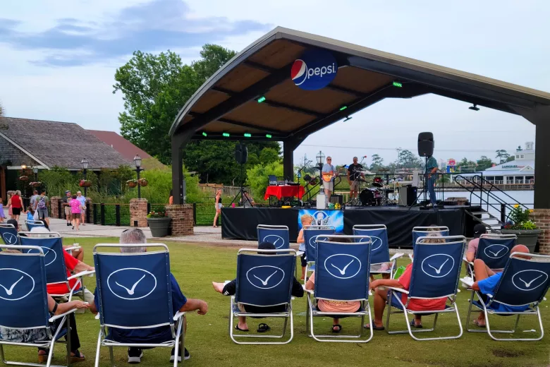 Barefoot landing stage
