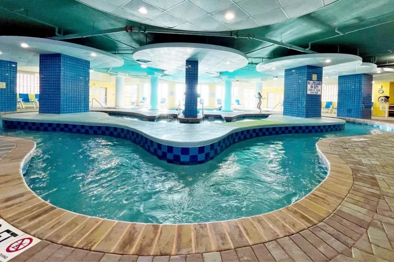 Indoor lazy river