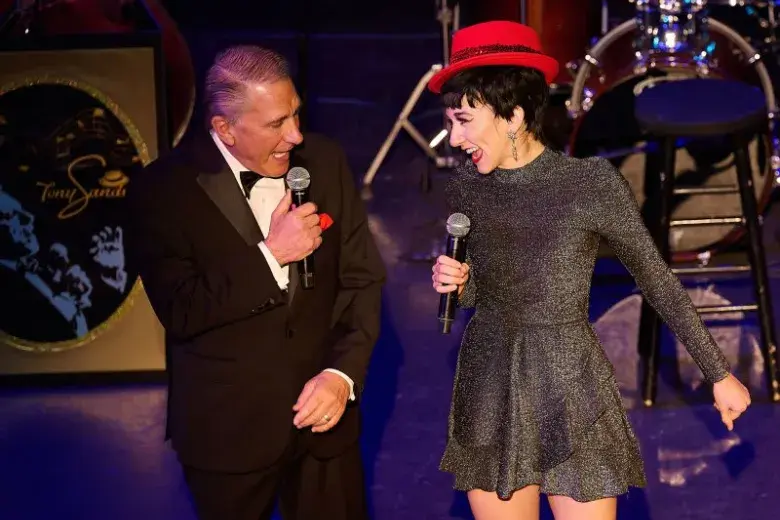 Frank & Liza - Start Spreading the News Photo