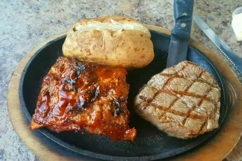 Damon's Oceanfront Grill Photo