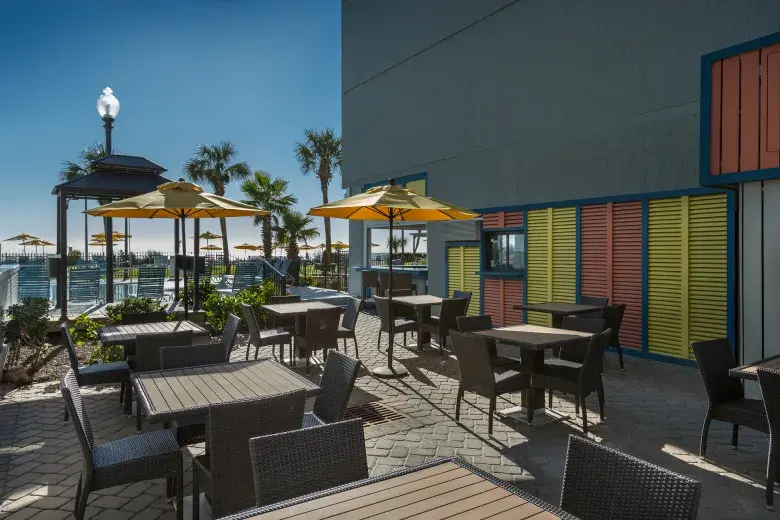 Yella Umbrella Poolside Bar and Grill (Seasonal) Photo 4