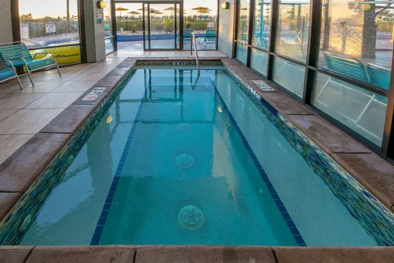 Suites Building hot tub Photo 5