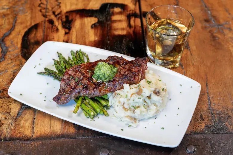 Twin Peaks Restaurant Photo 3