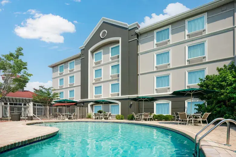 La Quinta Inn & Suites Photo 2