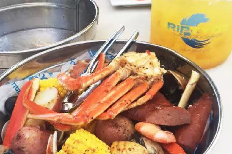 RipTydz Oceanfront Grille & Rooftop Bar Photo 5