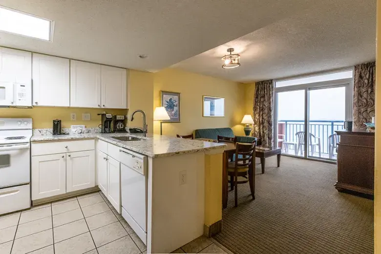 Roxanne Towers Photo 4