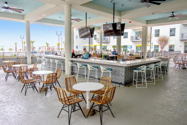 Outside Pool Bar Photo 11