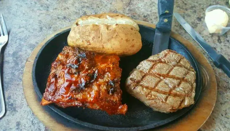 Damon's Oceanfront Grill Photo