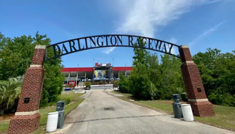 Darlington Raceway Photo 3
