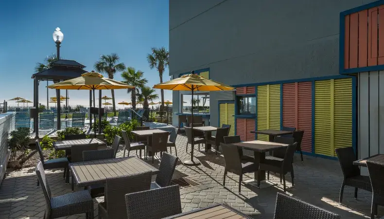 Yella Umbrella Poolside Bar and Grill (Seasonal) Photo 4