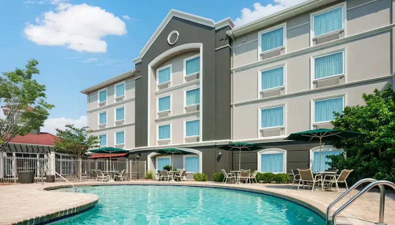 La Quinta Inn & Suites Photo 2