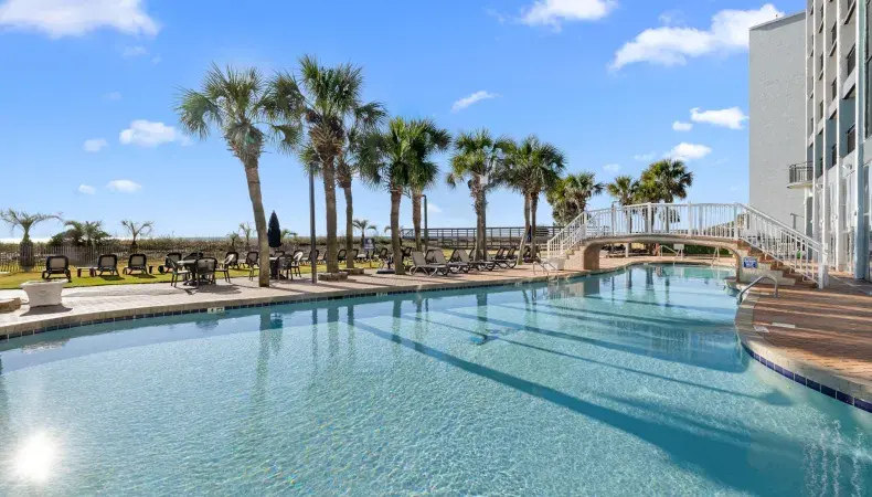 Outdoor pool Photo 7