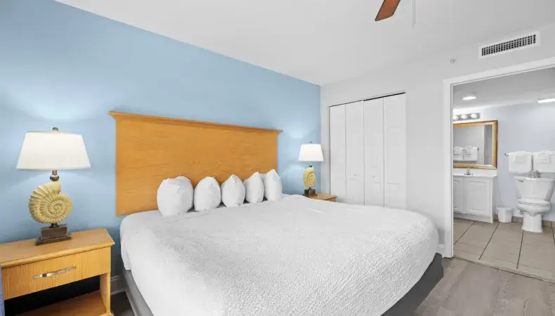 King bedroom with ensuite bathroom Photo 8