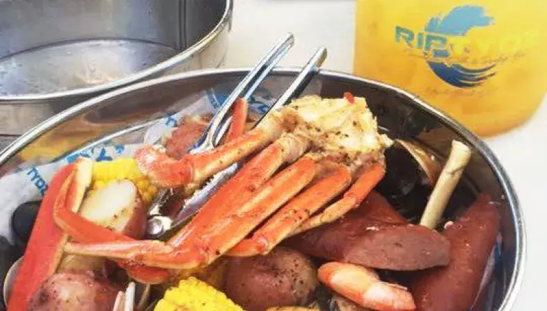 RipTydz Oceanfront Grille & Rooftop Bar Photo 5