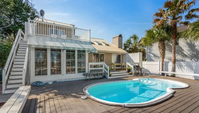 Thomas Beach Vacations Photo 2