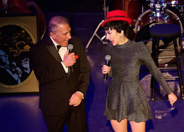 Frank & Liza - Start Spreading the News Photo