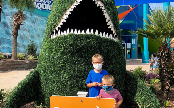 Child in front of Ripley's Aquarium