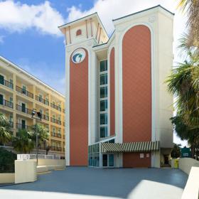 Palette Resort front entrance with palm trees