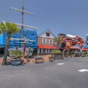 Giant Crab exterior with crab and lighthouse