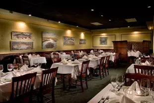 Aspen Grille dining room