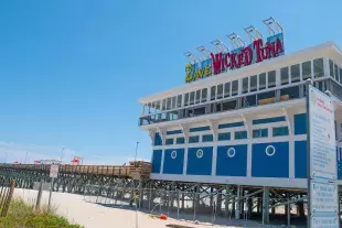 The Wicked Tuna at 2nd Avenue Pier Photo