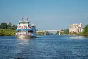 Barefoot Queen Riverboat Photo