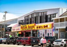 Garden City Pavilion Arcade and Gigi's Grill exterior