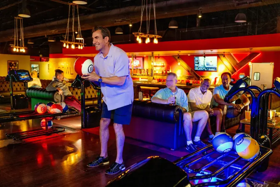 810 Billiards & Bowling Market Common