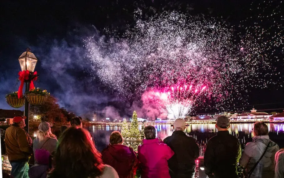 Barefoot Landing Tree Lighting Christmas Holidays