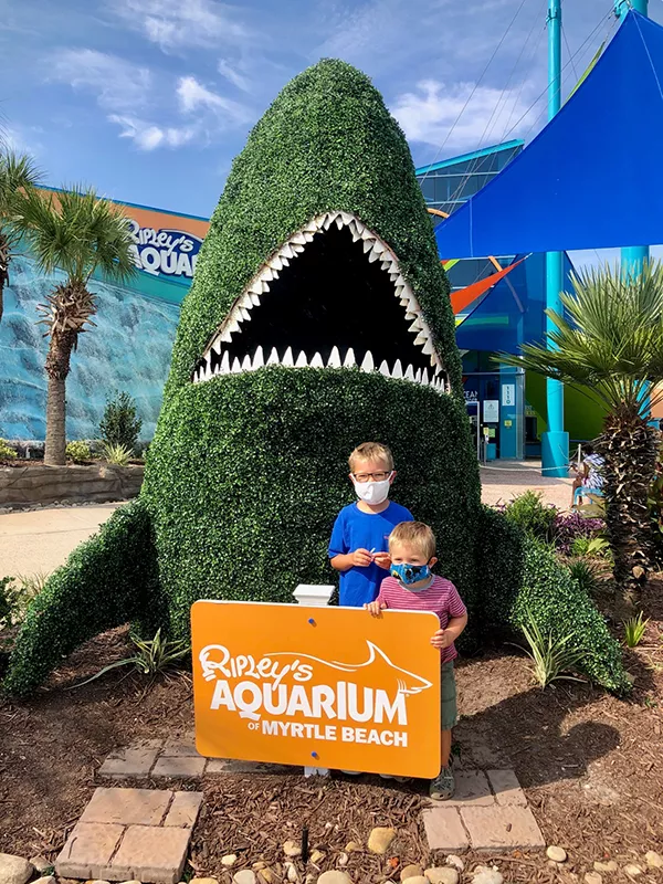 Child in front of Ripley's Aquarium